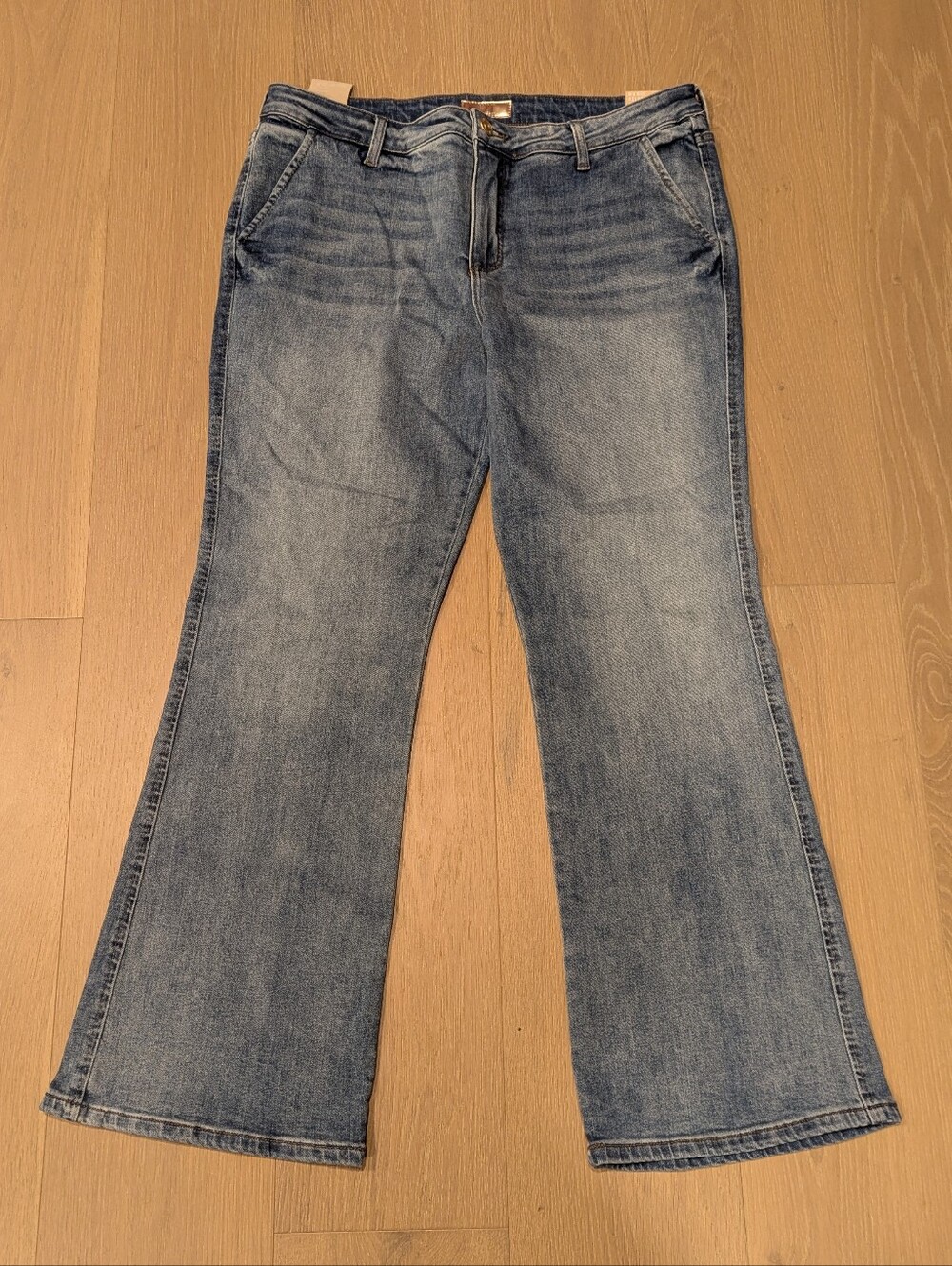 Classic Light Wash Women’s Ankle Flared Jeans